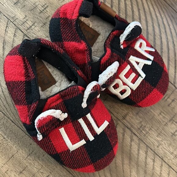 Lil Bear 🐻 Nonslip Warm Cozy DearFoam Slippers for your wee one ☝️ like new - Picture 13 of 16